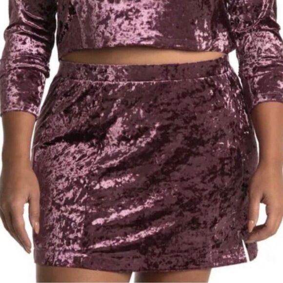 NWOT Crushed Velvet Mini Skirt in Purple - Picture 1 of 5